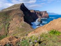 Rückblick zum ersten Aussichtspunkt und Klippen - Ponta de São Lourenço